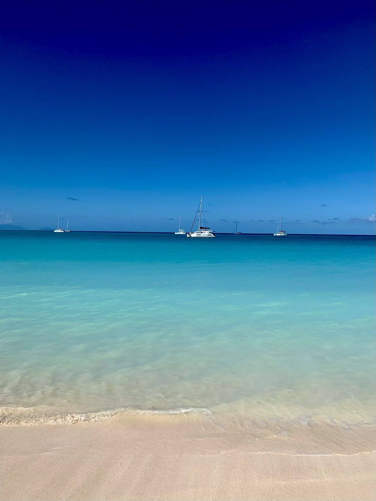 Beachfront_of_Philipsburg_in_Saint_Maarten