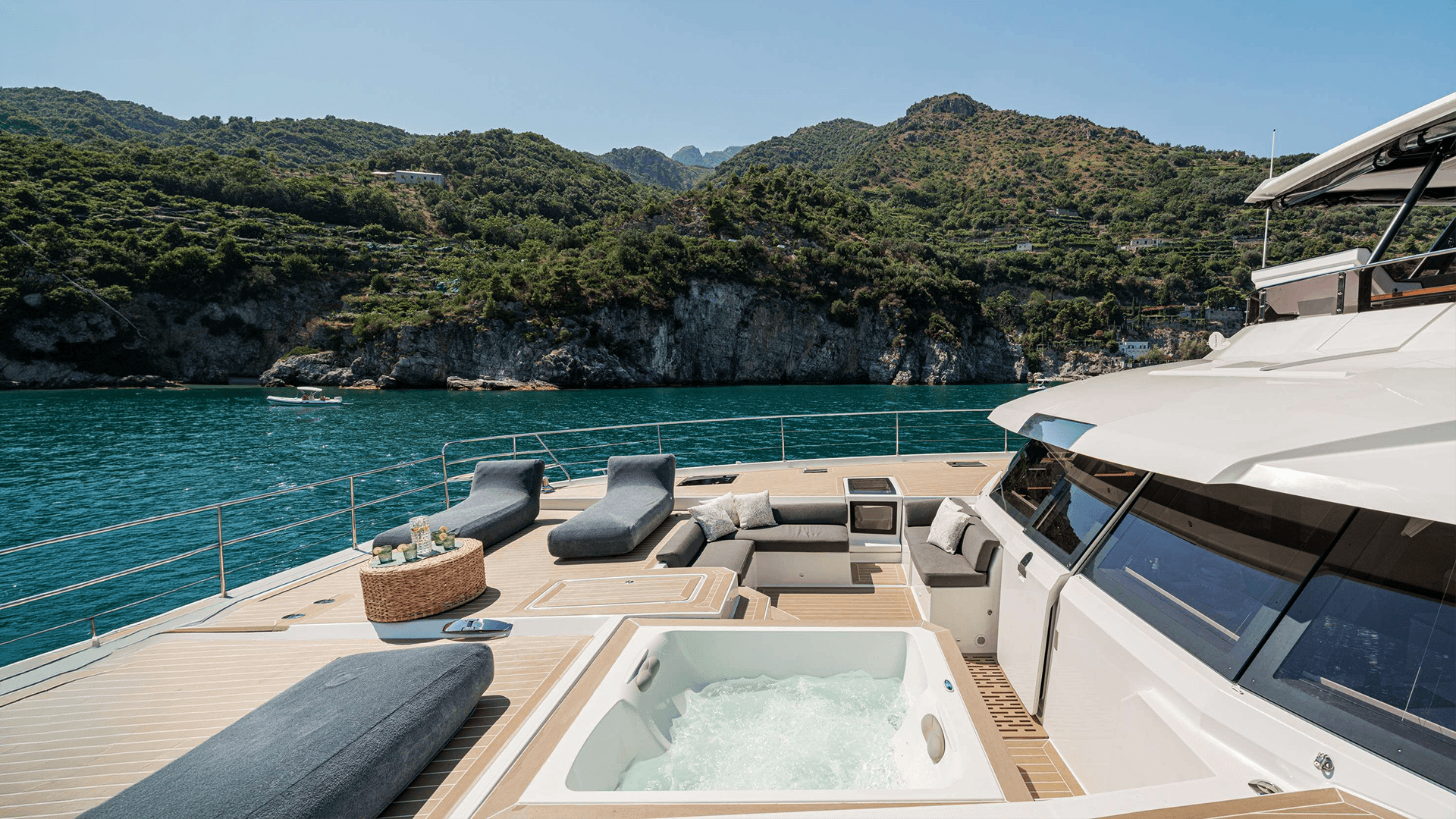 whats_included_in_an_amalfi_coast_yacht _charter