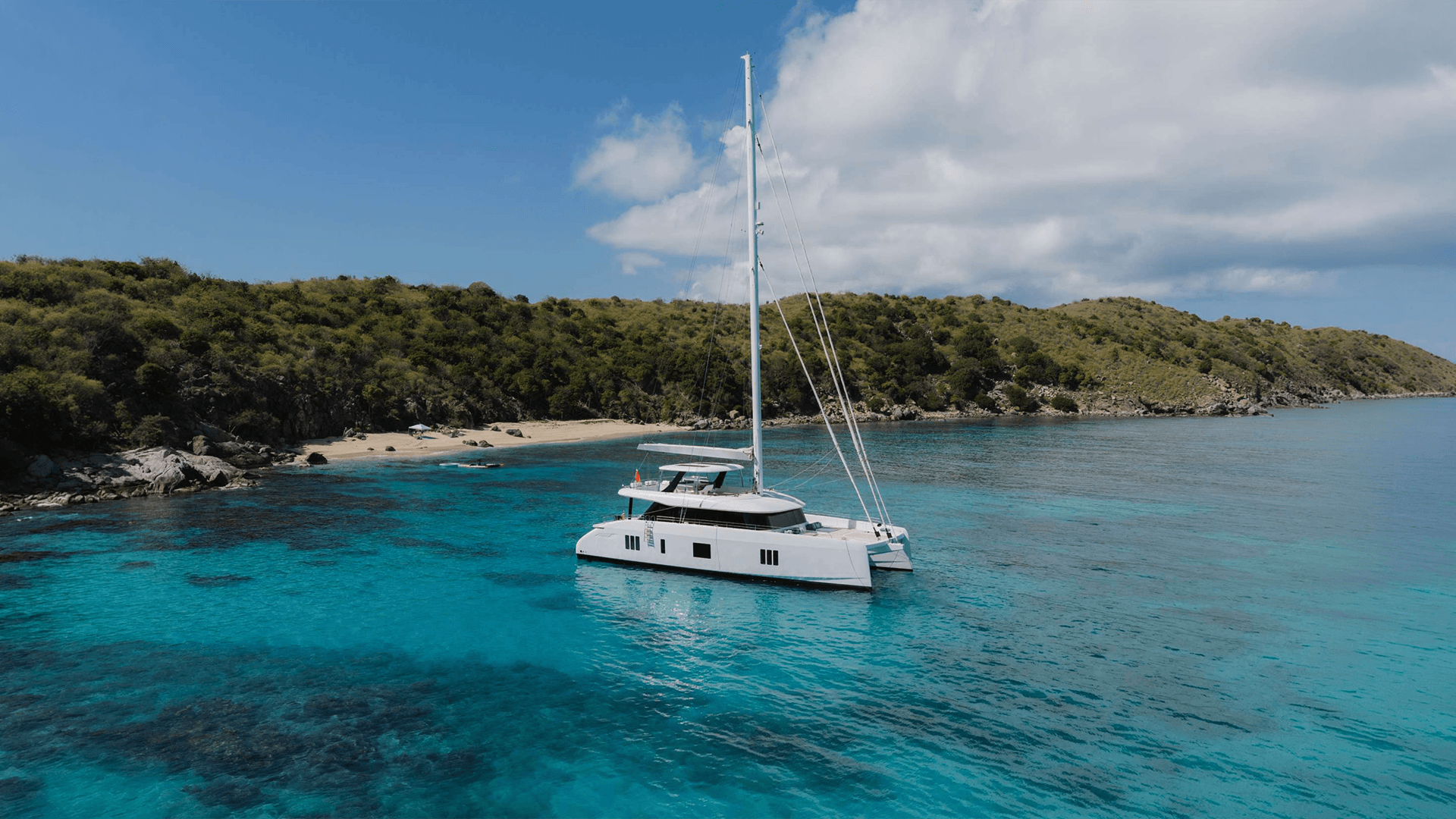 yacht_cruising_on_water