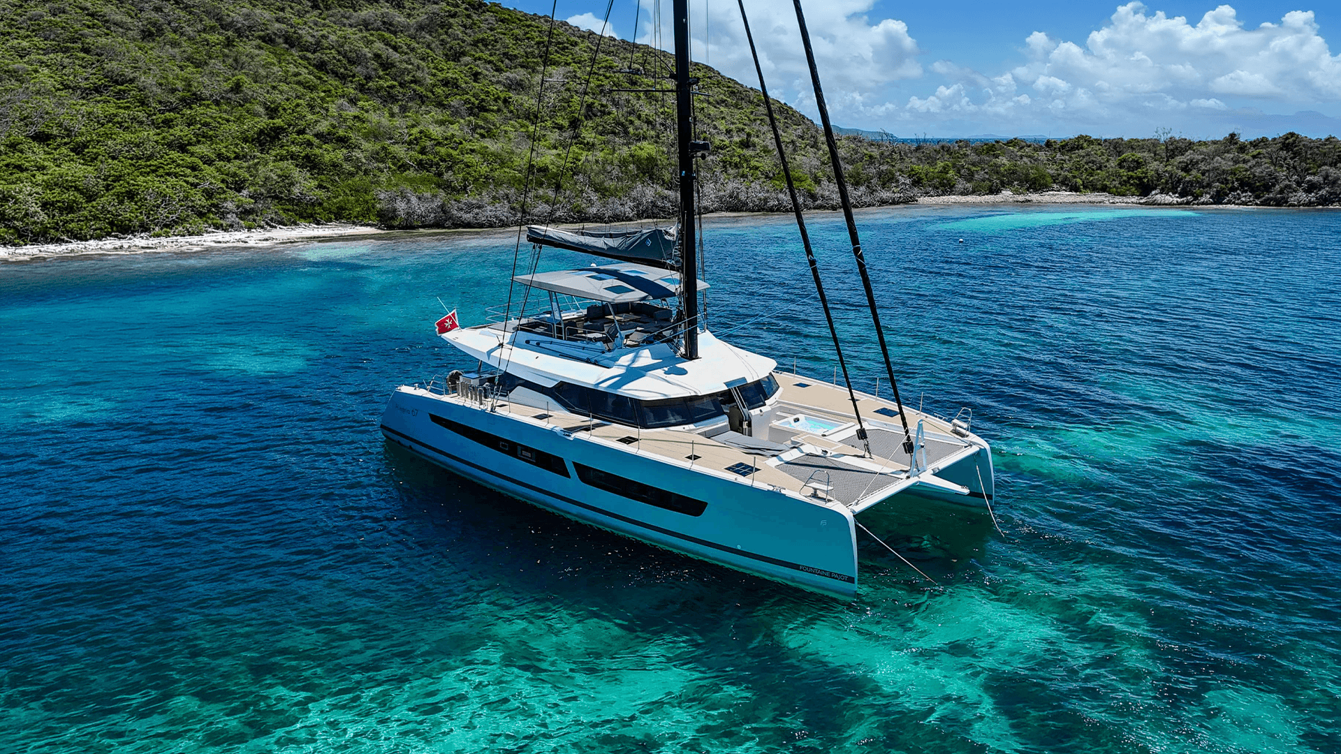 yacht_traversing_the_bahamas