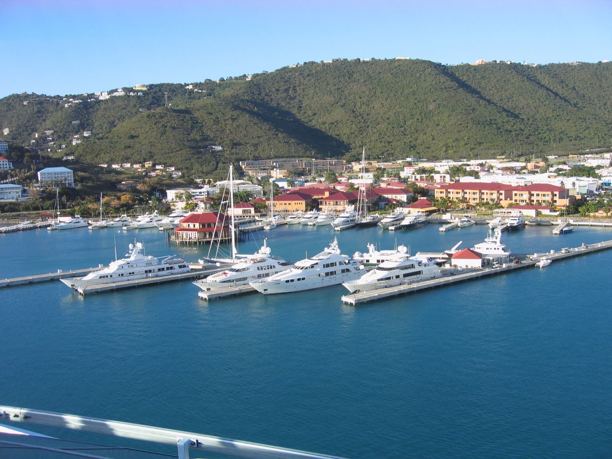 yachts_dock_on_st_thomas_in_the_usvi