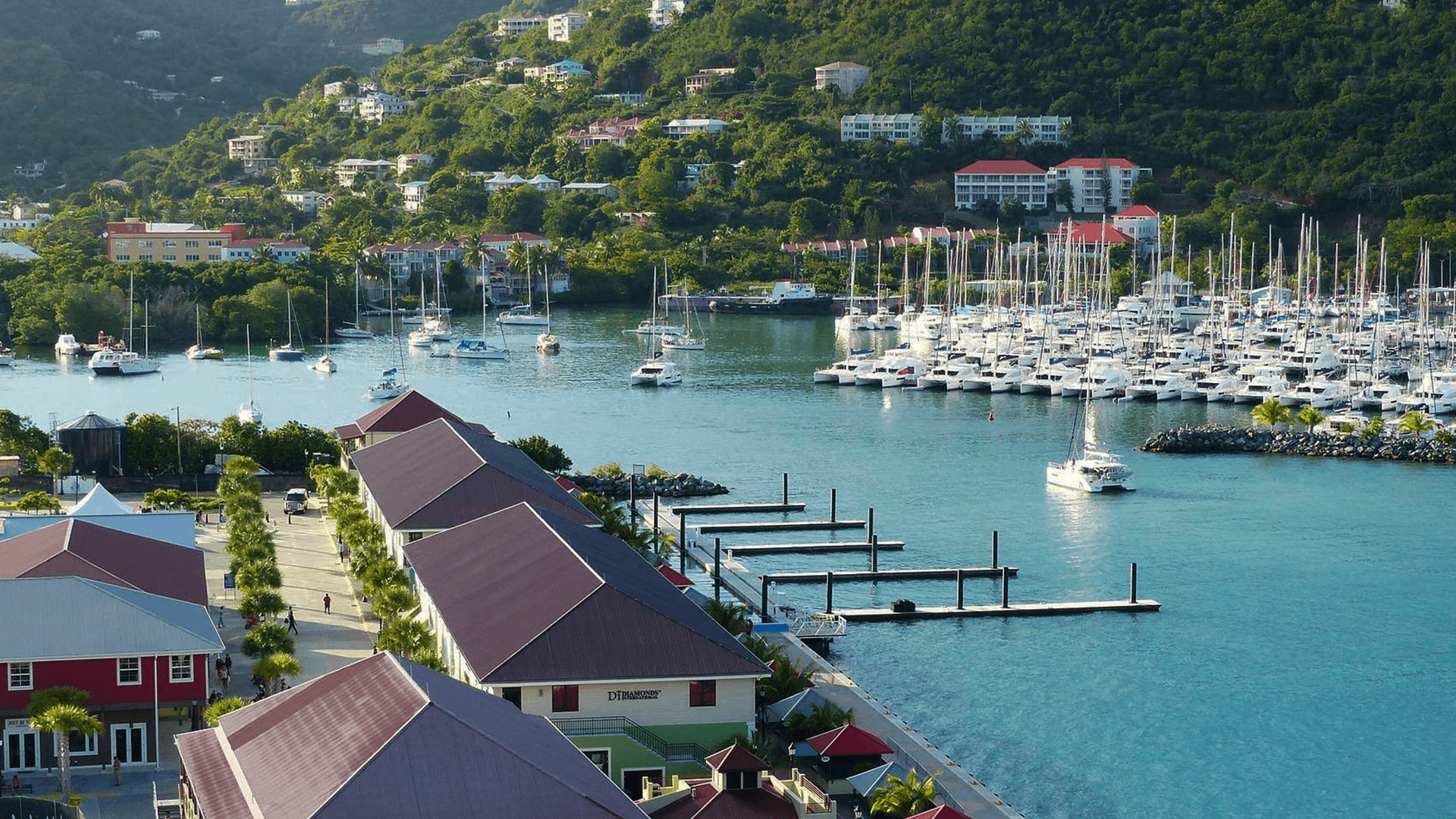 yachts_docking_on_tortola_in_the_bvi